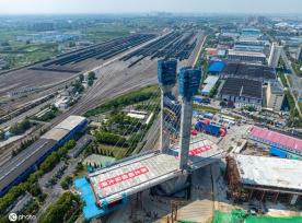 世界首座齿轮齿轨式转体斜拉桥顺利转体