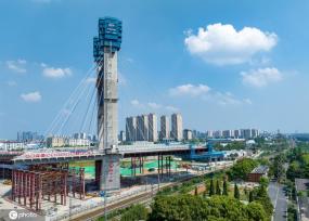 世界首座齿轮齿轨式转体斜拉桥顺利转体