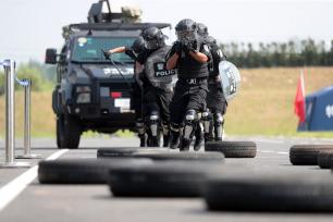 南京特警龙虎突击队开展实兵演练