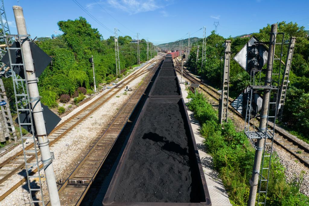 加强电煤运输 保障高温供电