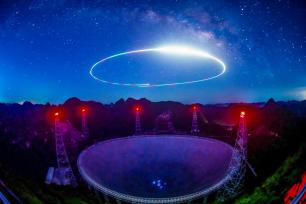 不同视角下领略“中国天眼”之美