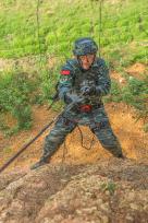 南宁：武警特战队开展多课目实战训练