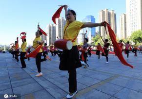 浙江杭州：市民早锻炼迎全民健身日