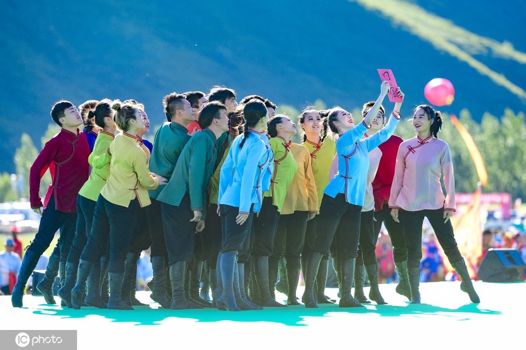 内蒙古兴安盟：草原盛会 欢乐初秋