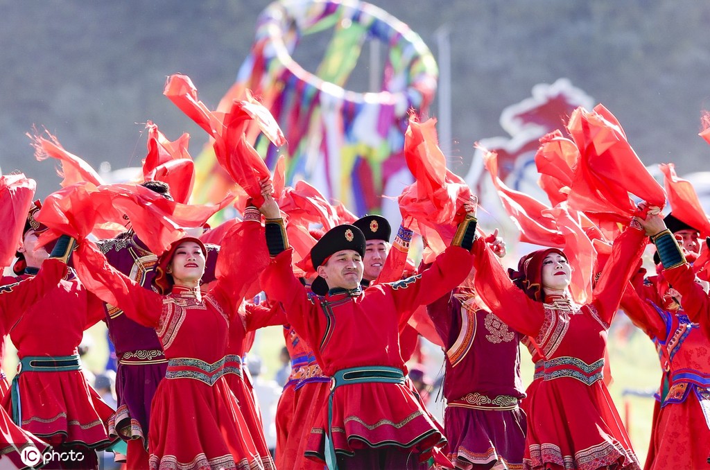 内蒙古兴安盟：草原盛会 欢乐初秋