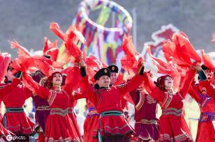 内蒙古兴安盟：草原盛会 欢乐初秋