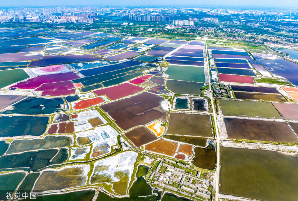 山西运城：盐湖景区色彩斑斓