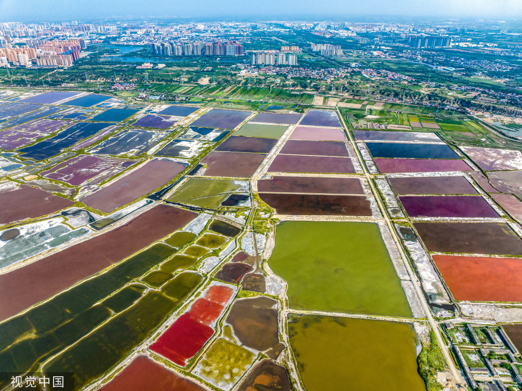 山西运城：盐湖景区色彩斑斓
