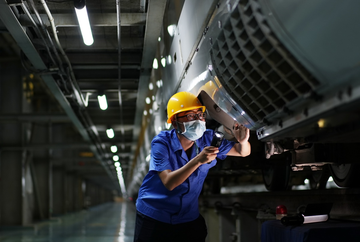 加强动车“体检” 保障暑运安全