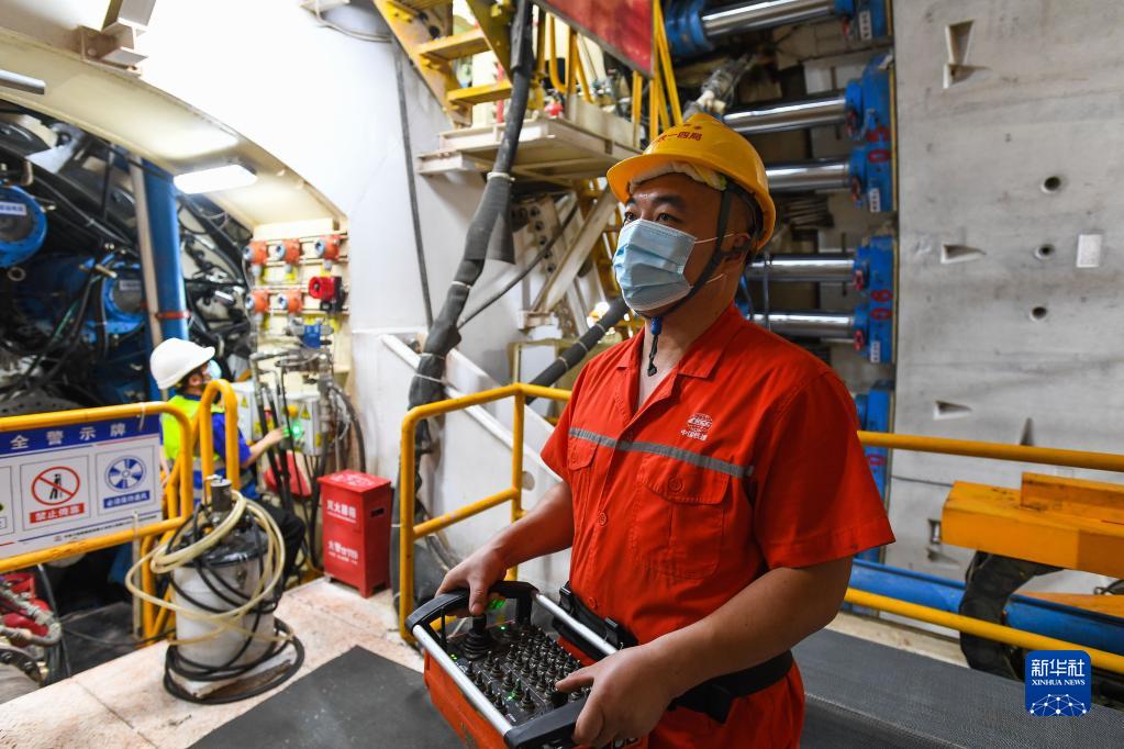 深江铁路珠江口隧道攻坚掘进