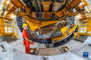 深江铁路珠江口隧道攻坚掘进