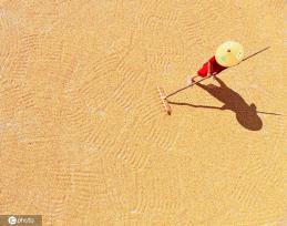 初秋时节 重庆酉阳村民晾晒玉米忙