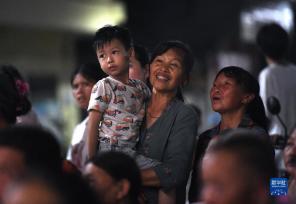 “方寸戏台”扎根山乡 农民木偶剧团送戏25载