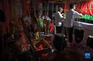 “方寸戏台”扎根山乡 农民木偶剧团送戏25载