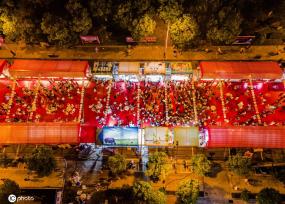 江西赣州游人如织 绚烂夜色多彩景迷人