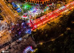 江西赣州游人如织 绚烂夜色多彩景迷人