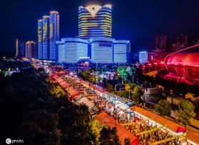 江西赣州游人如织 绚烂夜色多彩景迷人