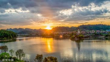 重庆：河水清污治理 呈现碧水蓝天