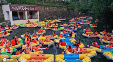 浙江杭州:处暑时节 峡谷漂流景区人气火爆