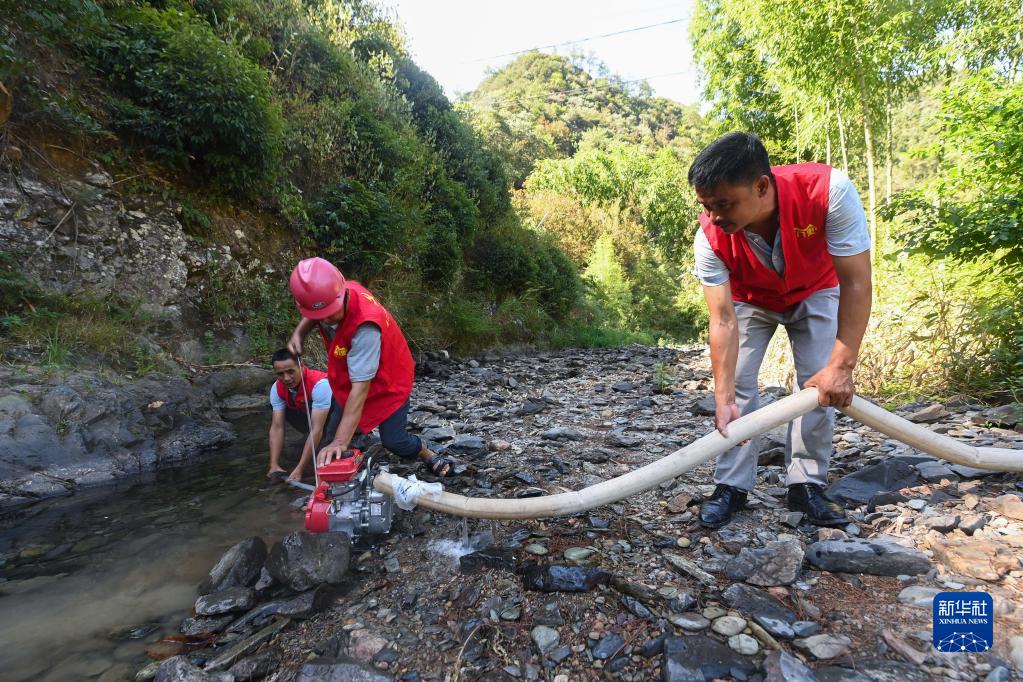 山乡抗旱先锋队 助农抗旱保生产