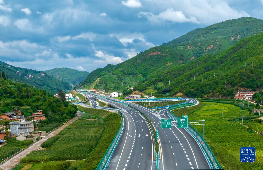 云南玉溪至楚雄高速全线通车