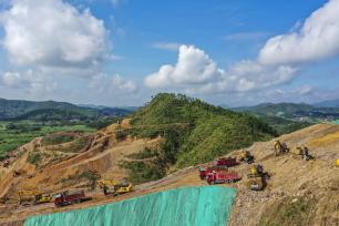 西部陆海新通道骨干工程平陆运河开工建设