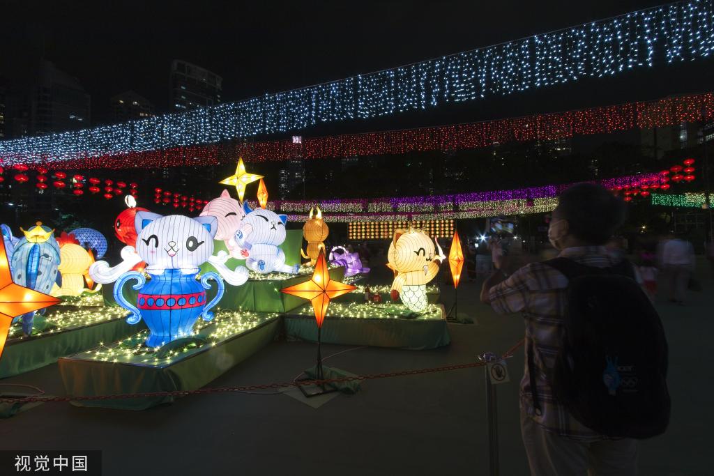 香港维园举办中秋灯会 营造节日气氛