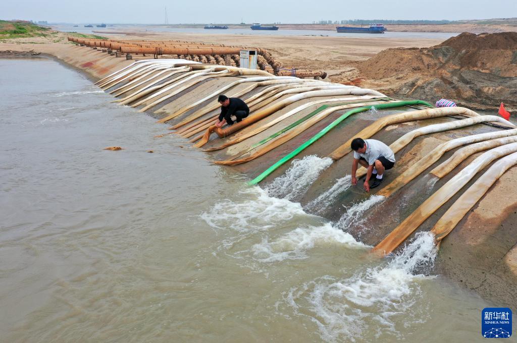 鄱阳湖畔多举措供水抗旱 保障粮食生产