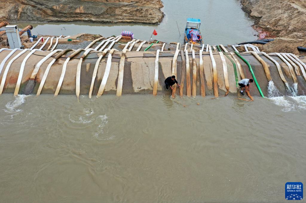 鄱阳湖畔多举措供水抗旱 保障粮食生产