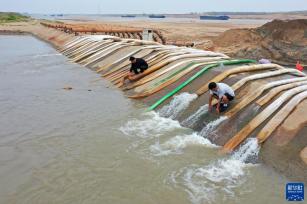 鄱阳湖畔多举措供水抗旱 保障粮食生产