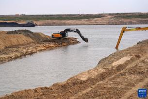 鄱阳湖畔多举措供水抗旱 保障粮食生产