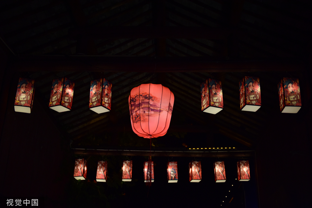苏州中秋灯会点亮周庄古镇夜色