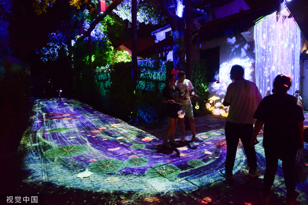 苏州中秋灯会点亮周庄古镇夜色