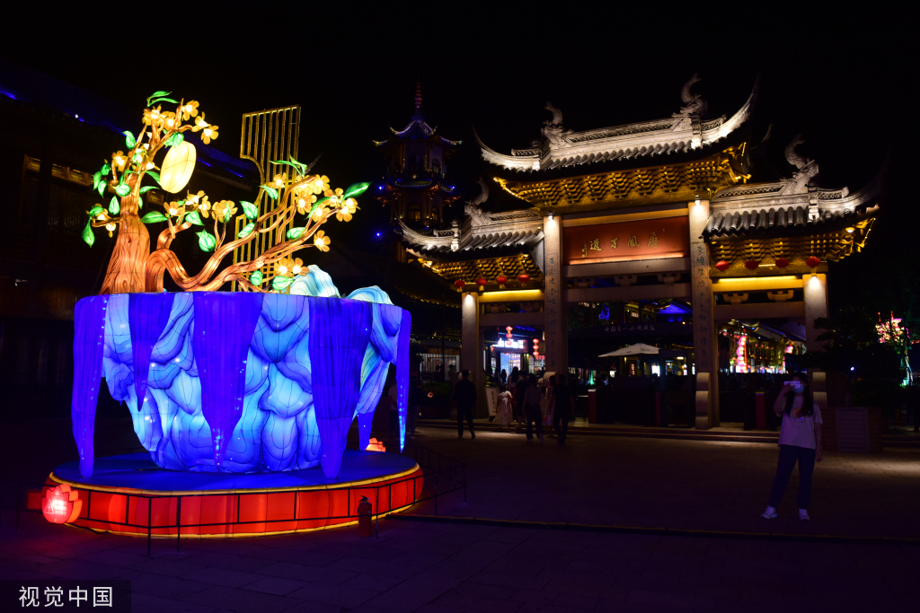 苏州中秋灯会点亮周庄古镇夜色