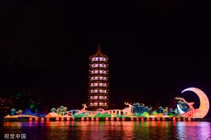 苏州中秋灯会点亮周庄古镇夜色