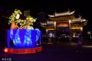 苏州中秋灯会点亮周庄古镇夜色