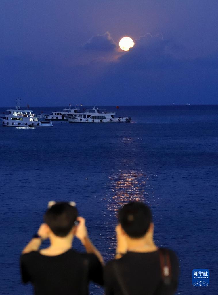 
南京军区总医院黄牛号贩子代挂号,住院检查加快诗意中国——平分秋色一轮满，长伴云衢千里明