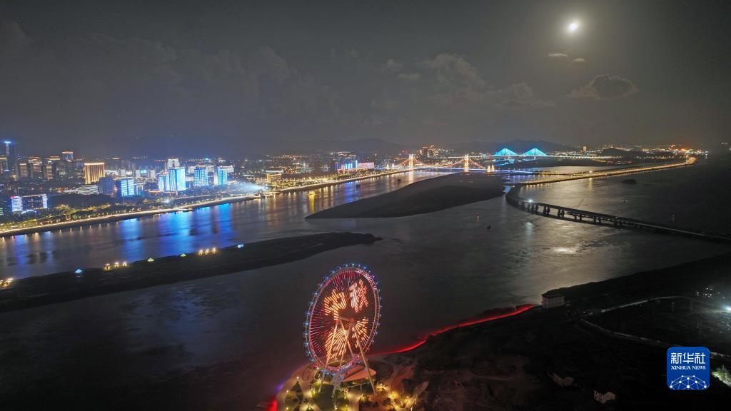 
南京军区总医院黄牛号贩子代挂号,住院检查加快诗意中国——平分秋色一轮满，长伴云衢千里明