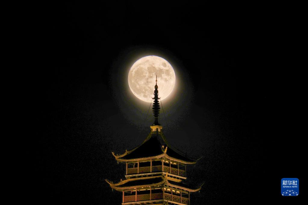 
南京军区总医院黄牛号贩子代挂号,住院检查加快诗意中国——平分秋色一轮满，长伴云衢千里明