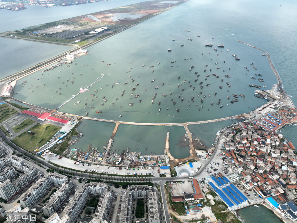 江苏连云港：受台风“梅花”影响 渔船回港避风