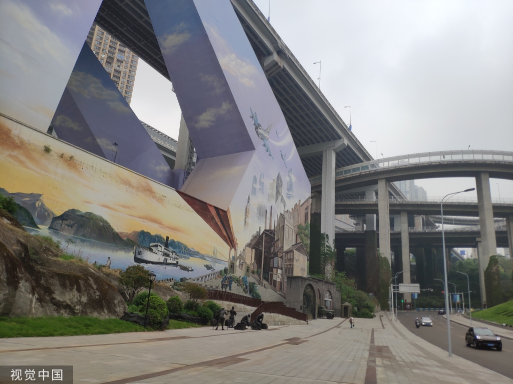 重庆街头现上万平方米巨幅3D壁画
