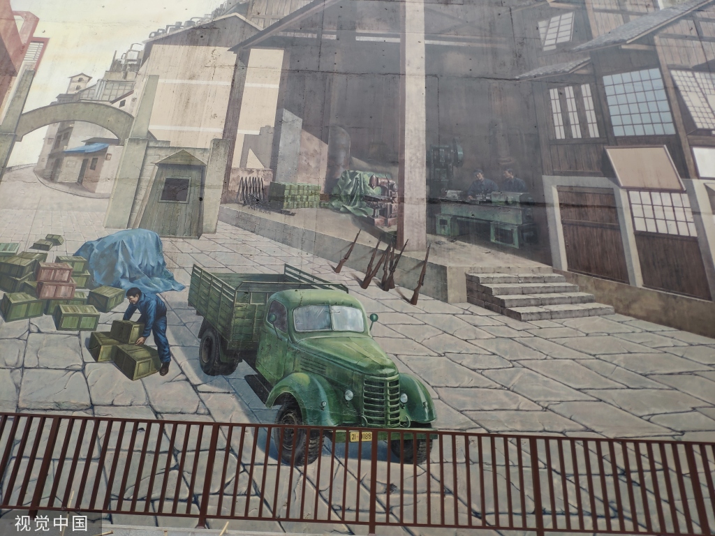 重庆街头现上万平方米巨幅3D壁画