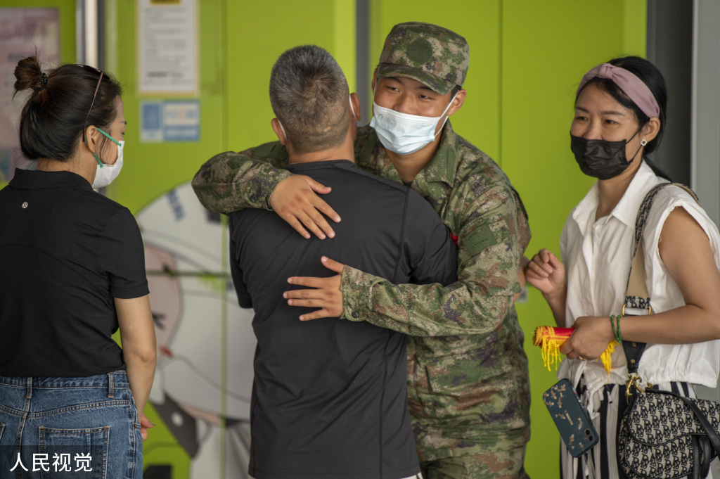 
广州各大医院黄牛代挂号电话票贩子号贩子网上预约挂号,住院检查加快,浙江金华：新兵列队启程 奔赴部队军营