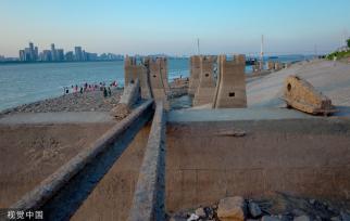 长江水位降低 武汉江边露出粤汉铁路遗迹全貌