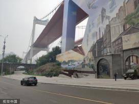 重庆街头现上万平方米巨幅3D壁画