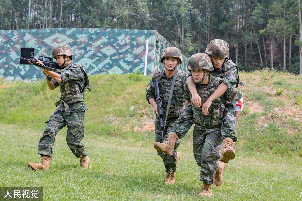 南宁：武警官兵紧贴实战组织开展战场救护演练