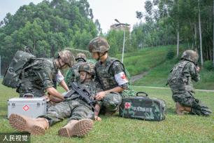 南宁：武警官兵紧贴实战组织开展战场救护演练