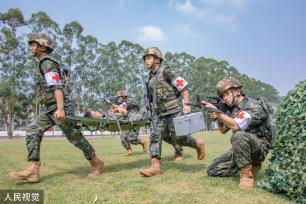 南宁：武警官兵紧贴实战组织开展战场救护演练