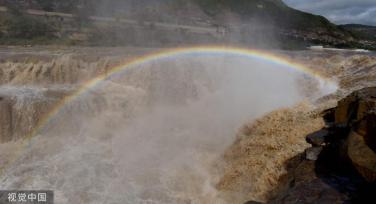 山西临汾：黄河壶口瀑布现彩虹美景