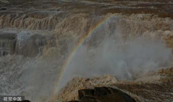 山西临汾：黄河壶口瀑布现彩虹美景